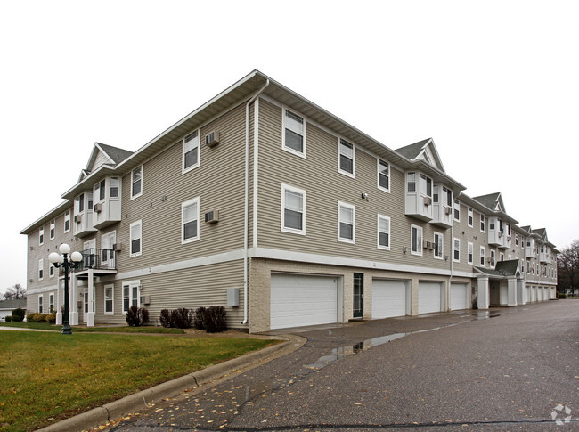 Building Photo - Parkbury Villa