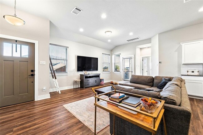 Building Photo - 501 Peace Dr