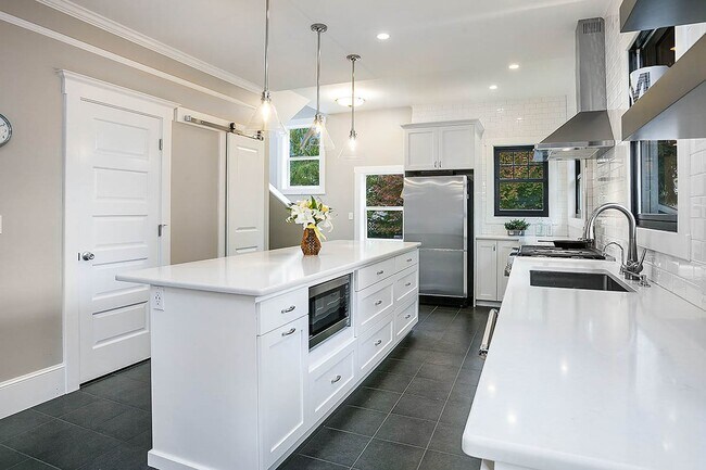 Foto del edificio - 128 NE 58th St