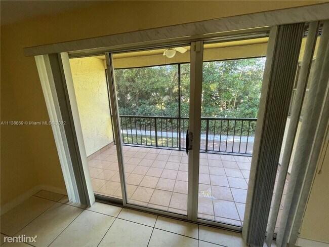 Foto del edificio - 2700 Coral Springs Dr