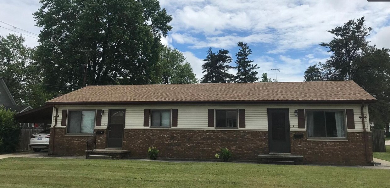 813 Cedar St Unit Cedar Duplex, Saint Clair, MI 48079 Condo for Rent