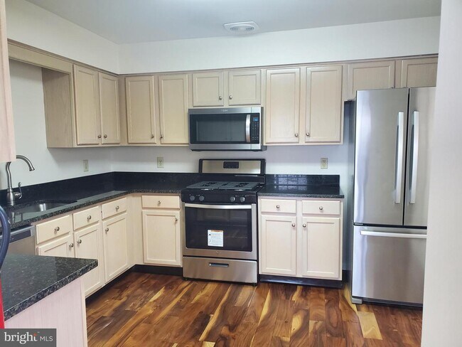 Foto del edificio - 5609 Riverfront Dr