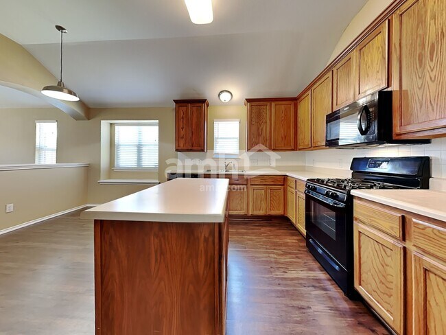 Building Photo - 265 Firwood N