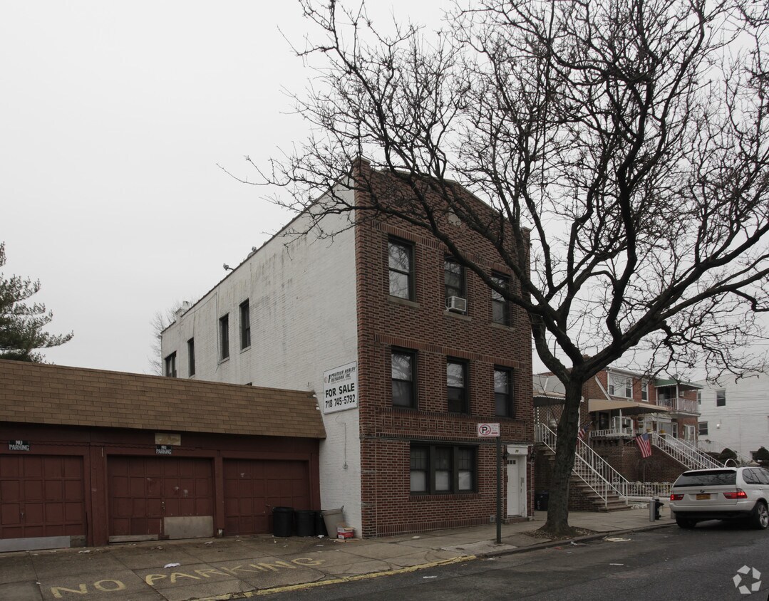 Building Photo - 70 Battery Ave