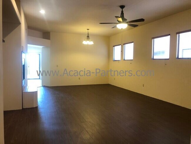 Building Photo - Beautiful Newer Home Near Downtown