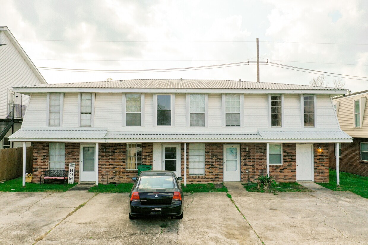 Primary Photo - 201 Belle Terre Blvd