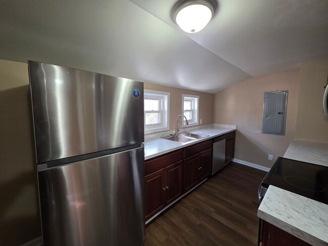 Building Photo - Beautifully Updated Home on a Quiet Dead-End Street – A Must-See Rental!