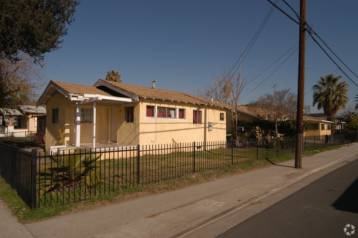 Building Photo - 909 N Mountain View Ave