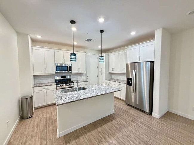 Building Photo - 4077 S Sabrina Dr