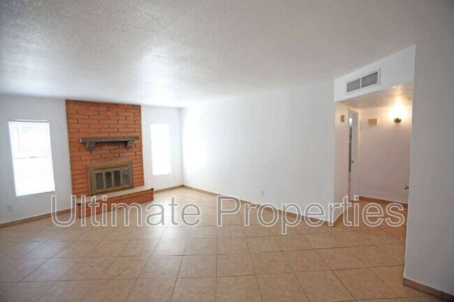 Building Photo - 5059 N 72nd Ave