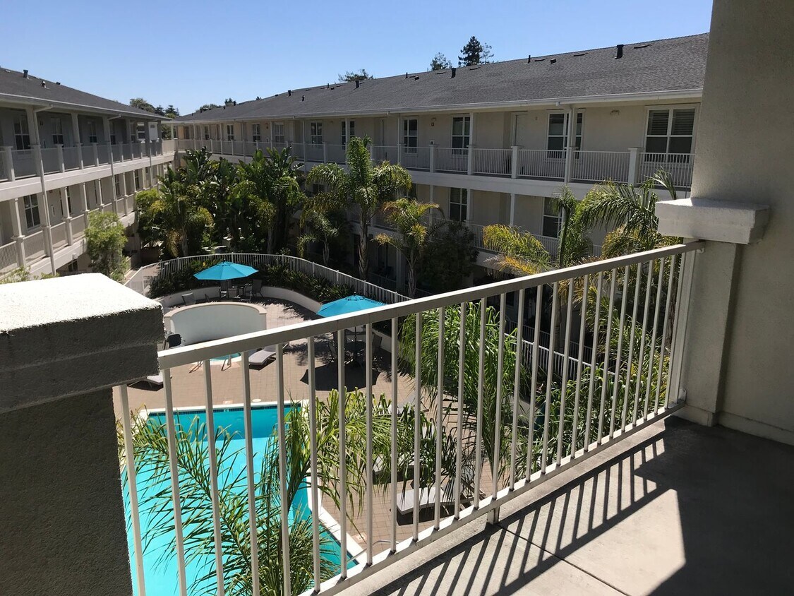 Foto principal - Downtown Luxury Condo with Pool, Gym & Rad...
