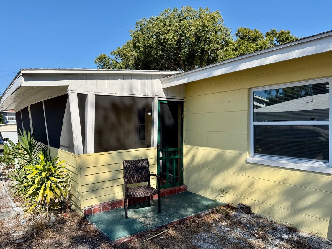 Amazing 2/1 so Close to the Ocean that you can see it from your Street! - Amazing 2/1 so Close to the Ocean that you...