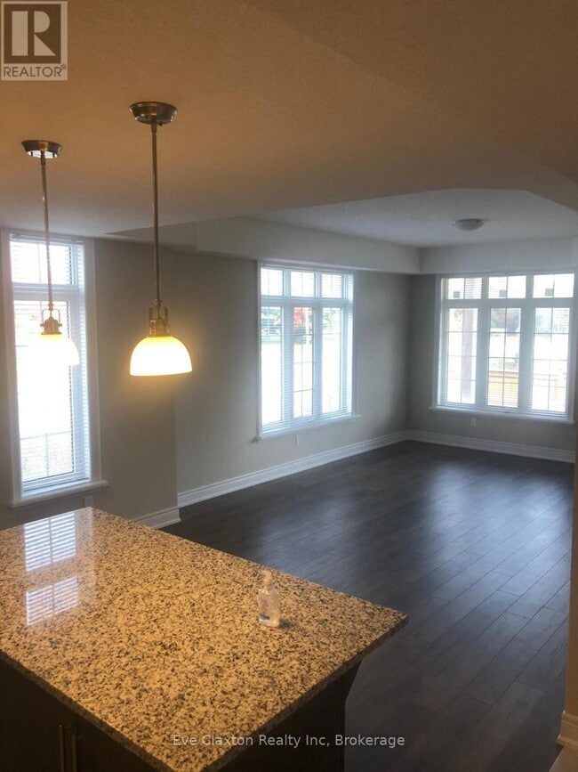 Building Photo - 333 Gosling Gardens