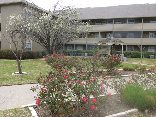 Building Photo - 820 N Britain Rd