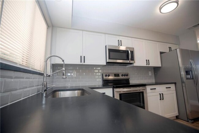 Foto del edificio - 1643 W Orangecrest Ave