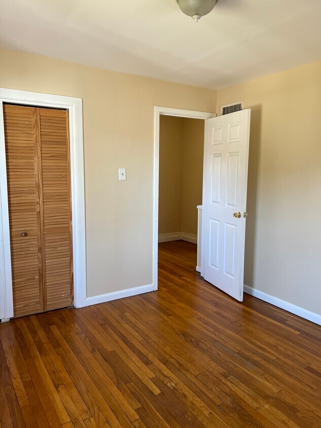 Foto principal - 119 DuPont Pl