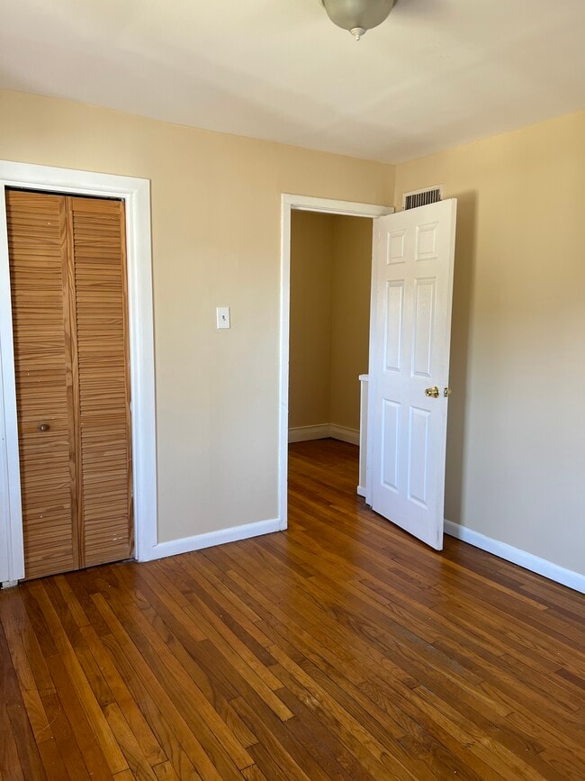 Building Photo - 119 DuPont Pl