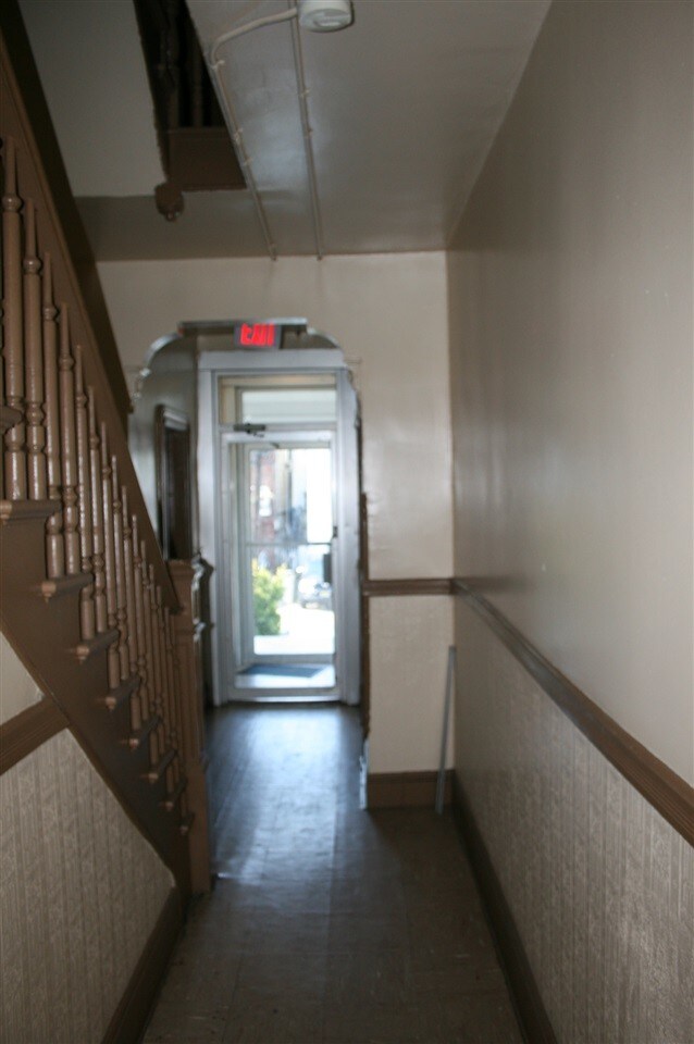 Building Photo - 18 Charles St