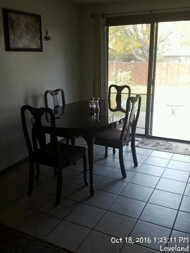 Foto del edificio - 2 Bedroom, 1 Bath Duplex with One Car Atta...