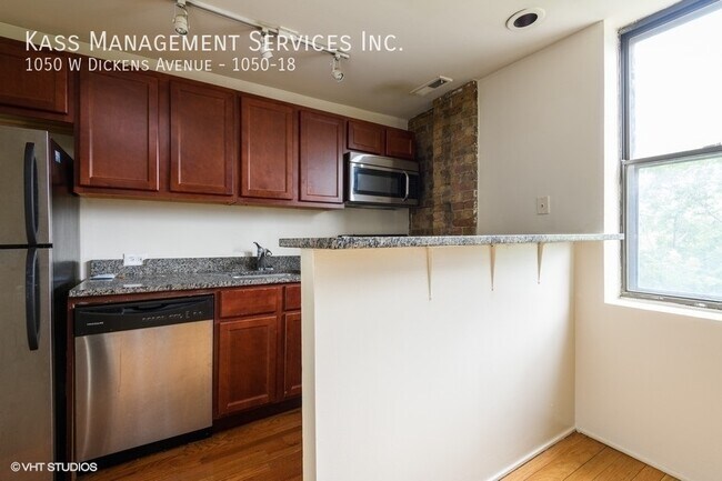 Foto del edificio - 1050 W Dickens Ave