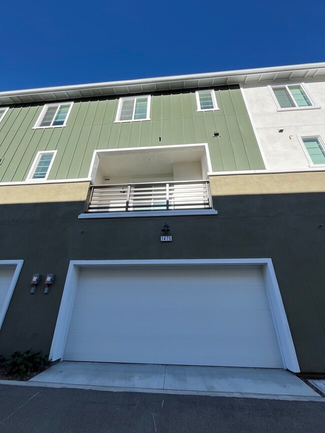 garaje exterior trasero - 1475 Sandbar Ln