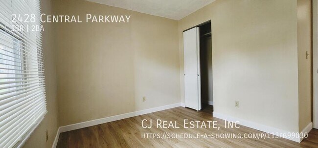 Foto del edificio - 2428 Central Pkwy Dr