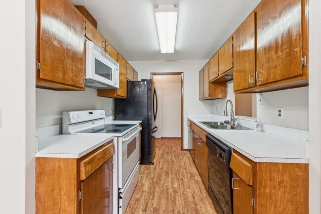 Building Photo - Lincoln 3-Bedroom with En Suite & Large Lo...