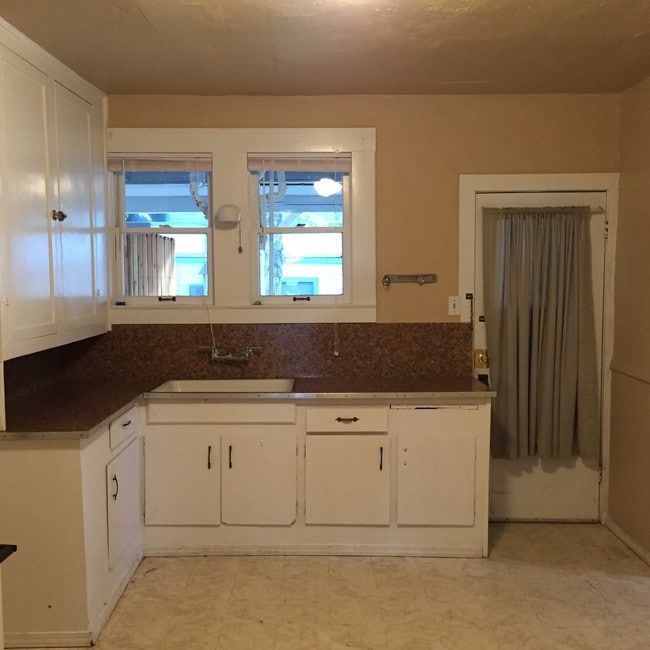 Building Photo - 2134 Pine St