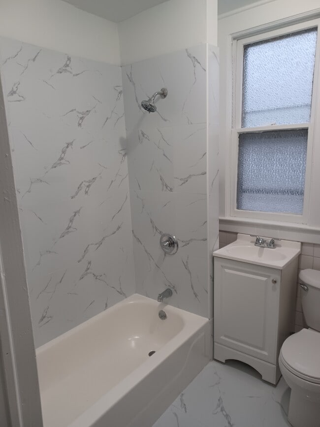 Building Photo - 539 Summer Ave