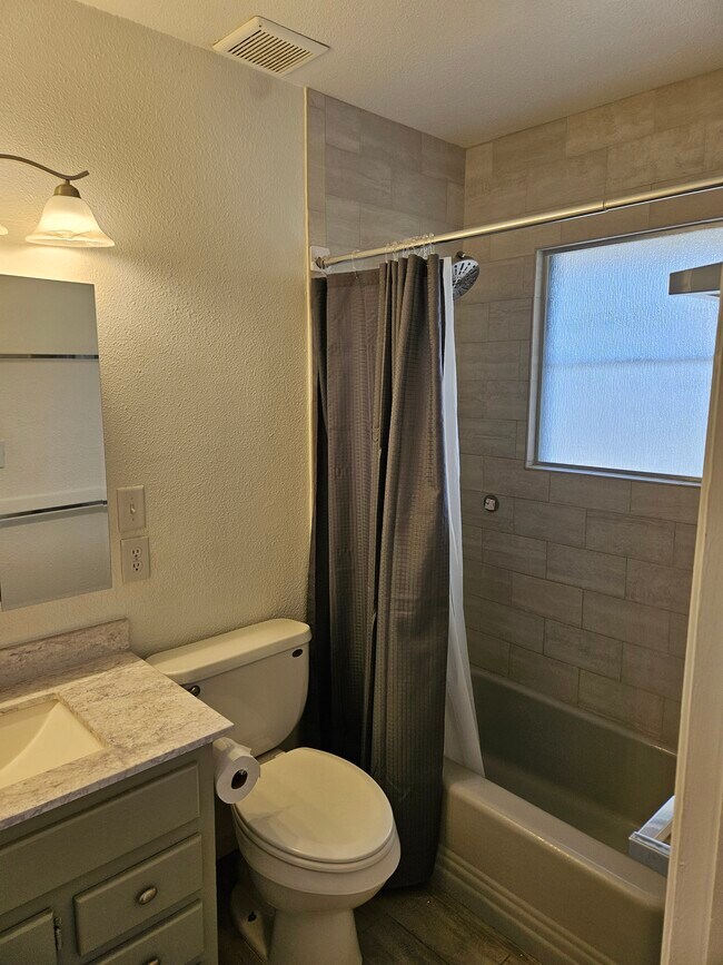 Foto del edificio - 1007 Utopia Ln