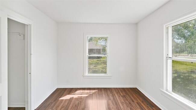 Foto del edificio - 410 Clinton Park St