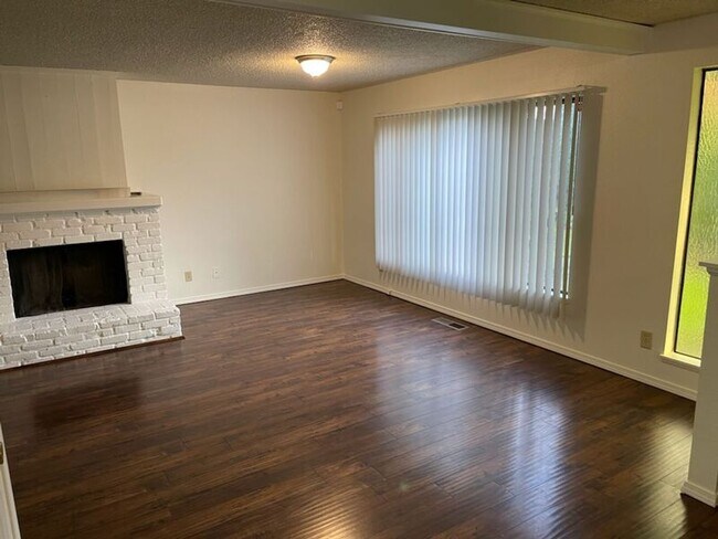 Foto del edificio - 4276 Meadowbrook Ct NE