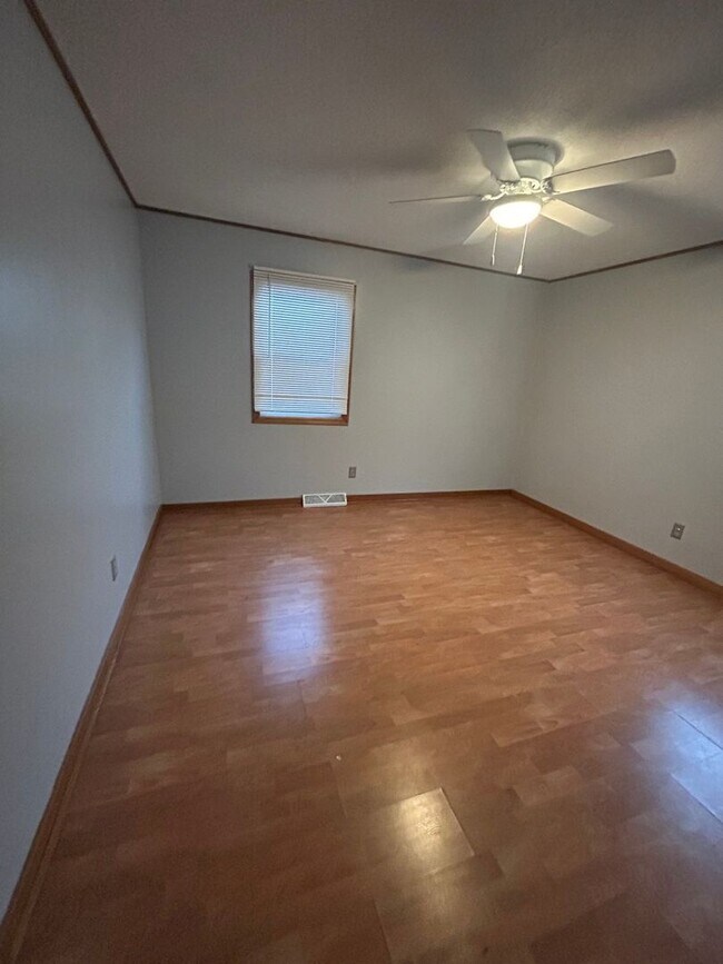 Building Photo - 941 20th Ave SW