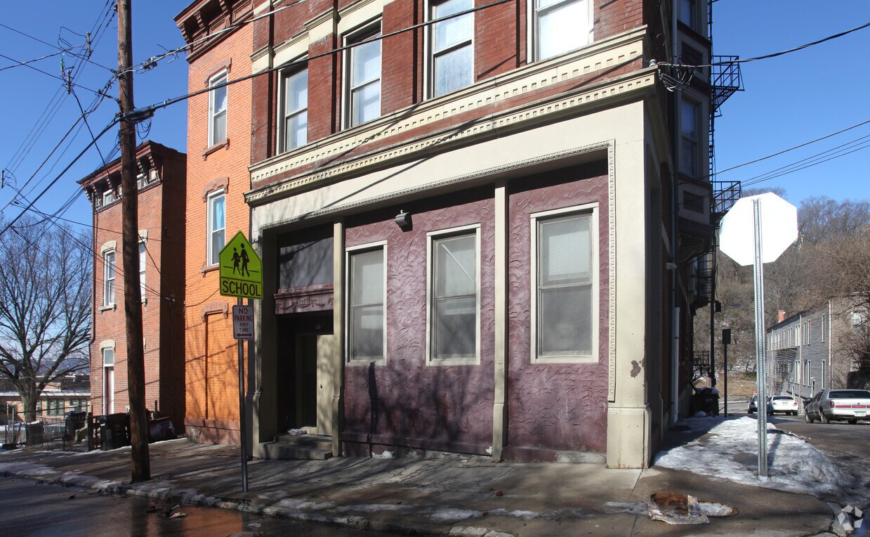 Building Photo - 2155 Loth St
