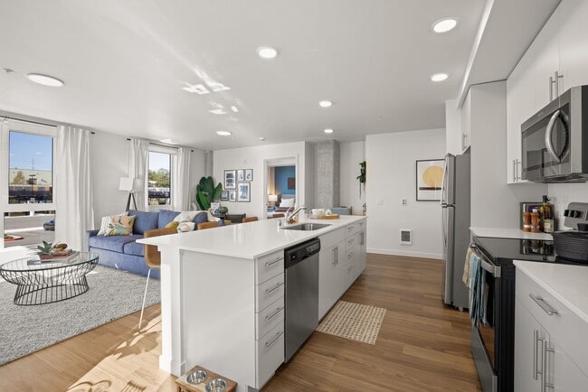 2BR, 2BA - 1082SF - Kitchen - Riverfront Everett