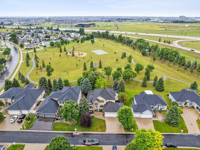 Building Photo - 3577 Woodbury Ct S