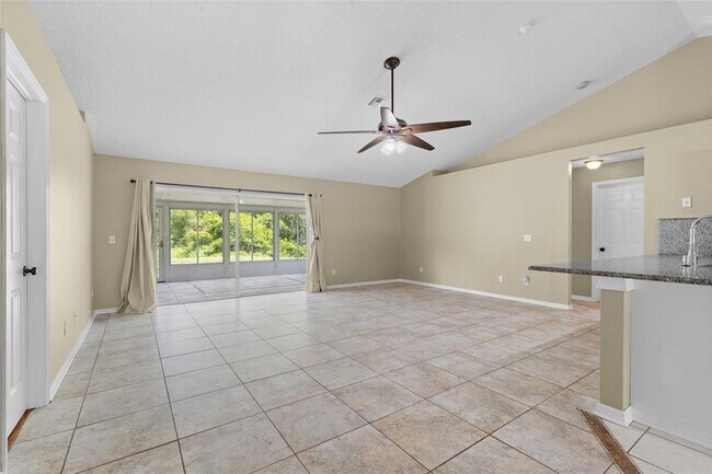 Foto del edificio - 148 Country Lakes Cir