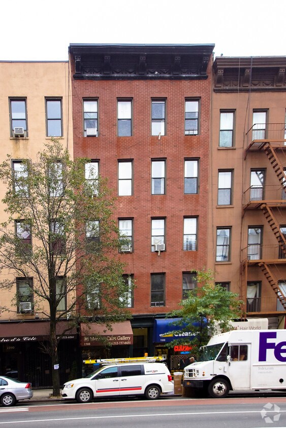 Primary Photo - 1592 York Ave