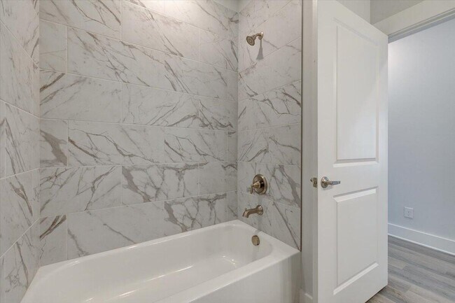 Foto del edificio - 14 Alexander Way