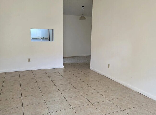 Foto del edificio - 3228 Bloomingdale Villas Ct