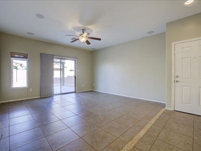 Building Photo - 3 Bedroom 2 Bathroom