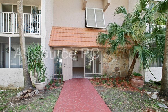 Foto del edificio - 8411 NW 8th St