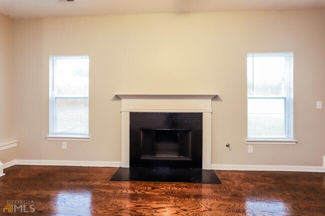 Building Photo - 232 Edison Dr