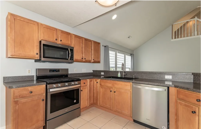 Kitchen - 328 W Legend Ct