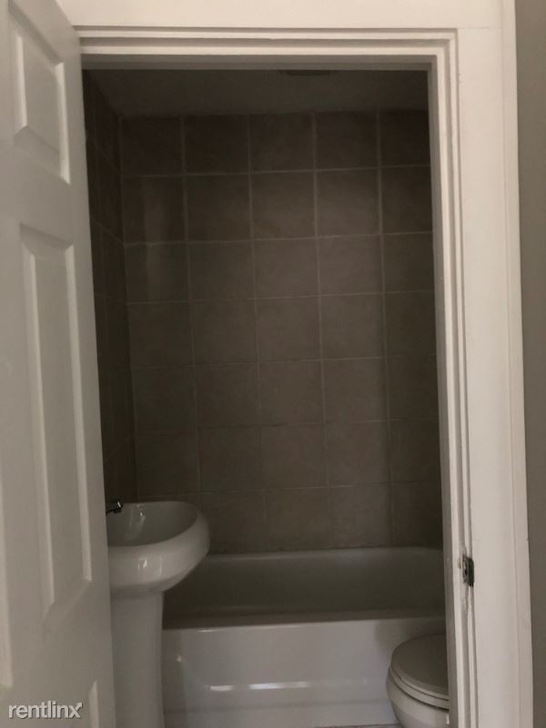 Building Photo - 2 br, 1 bath Apartment - 614 N Riley Ave