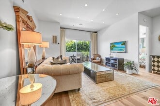 Building Photo - 999 N Doheny Dr