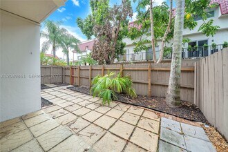 Building Photo - 8650 SW 67th Ave