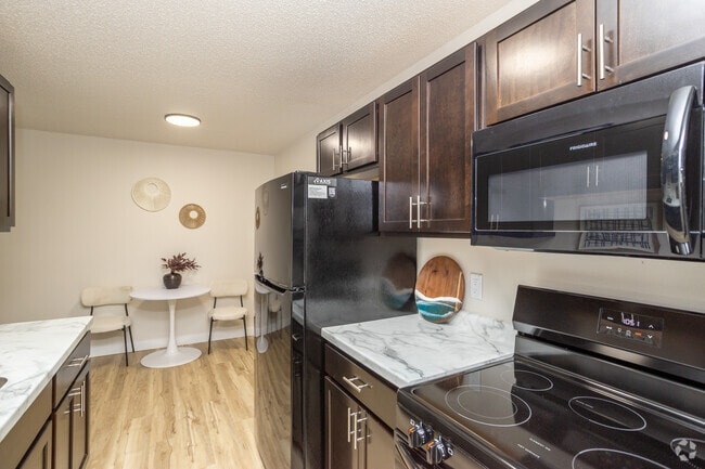 Modern A - Kitchen - Parkview Apartments