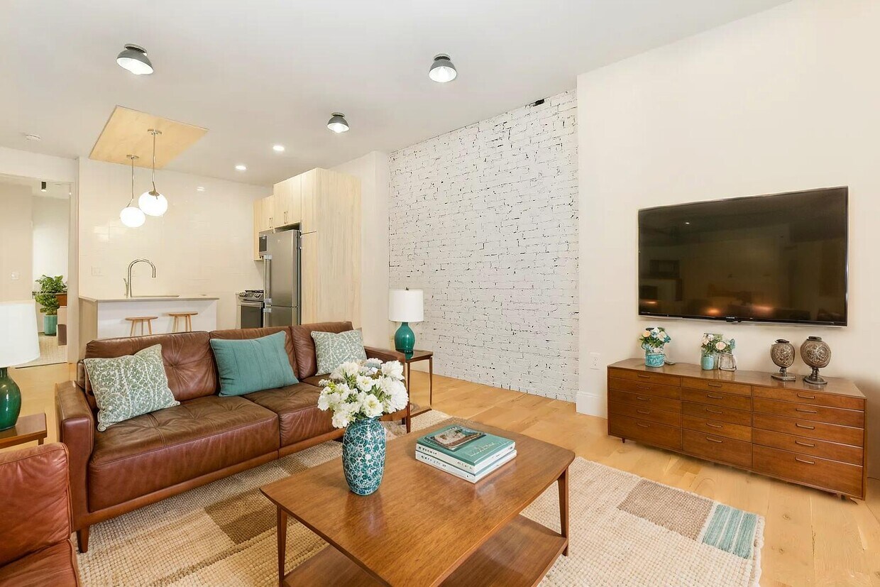 Foto principal - 200 Maverick St