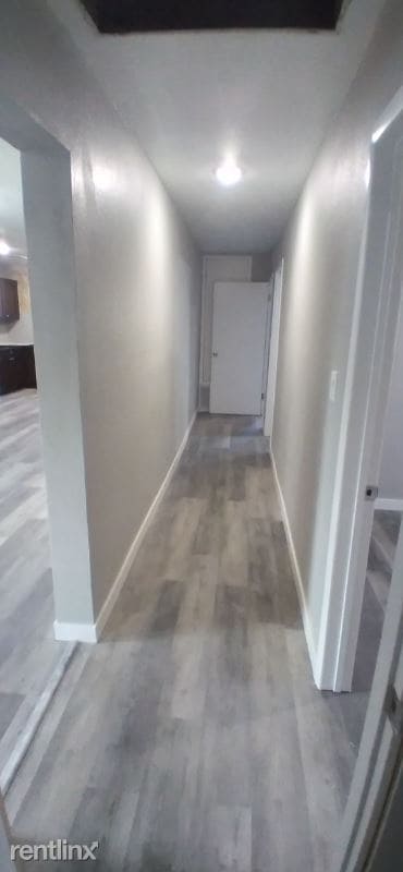 Building Photo - 3 br, 1 bath House - 310 East Chesnut